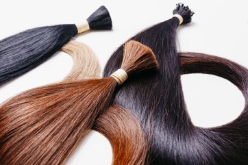 artificial hair extensions స్త్రీ పురుషులు శిరోజాలలో సవరం (wig) పెట్టుకొనుట